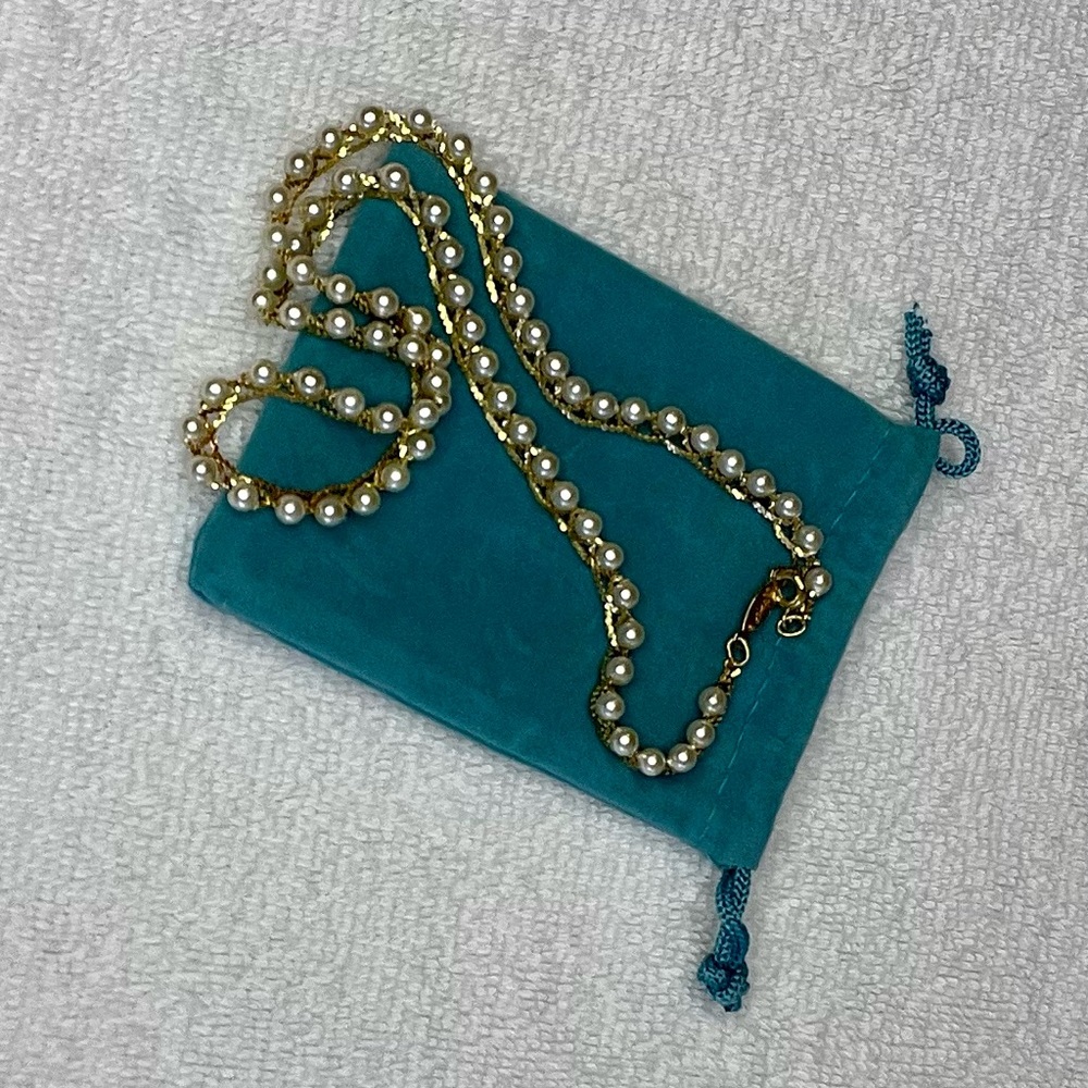 Pearl necklace with gold trim